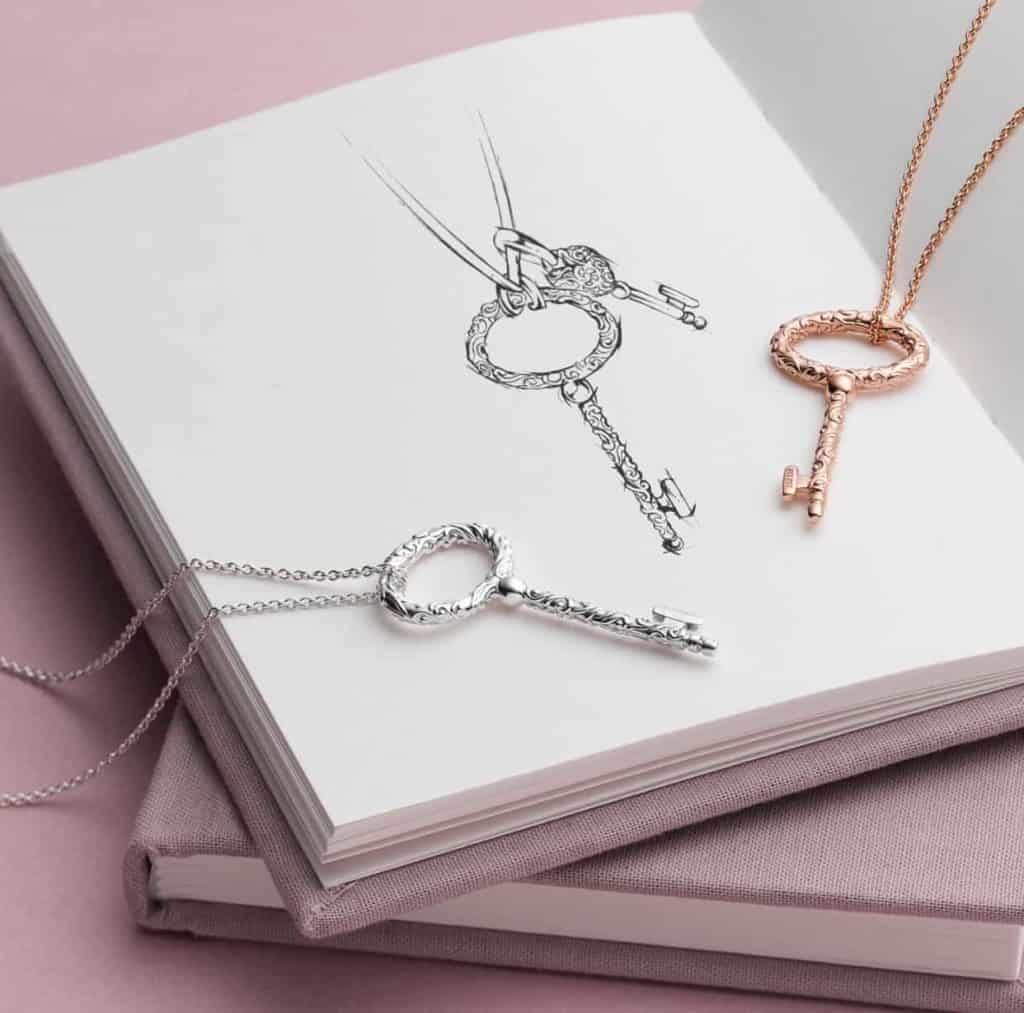 Collier clef royale Or Rose 179€ Collier clef royale Or Rose 179€