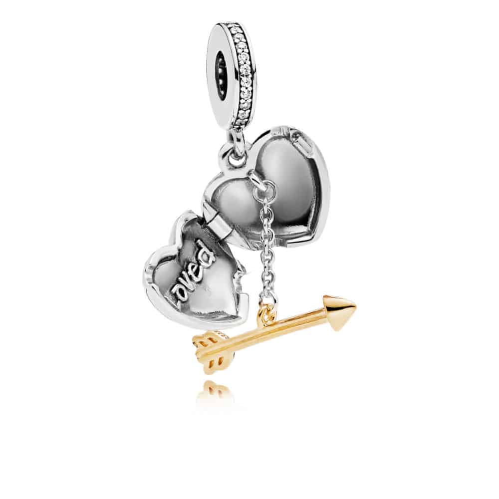 Charm pendant Flèche de l'Amour en PANDORA Shine 75 € - 767816CZ Charm pendant Flèche de l'Amour en PANDORA Shine 75 € - 767816CZ