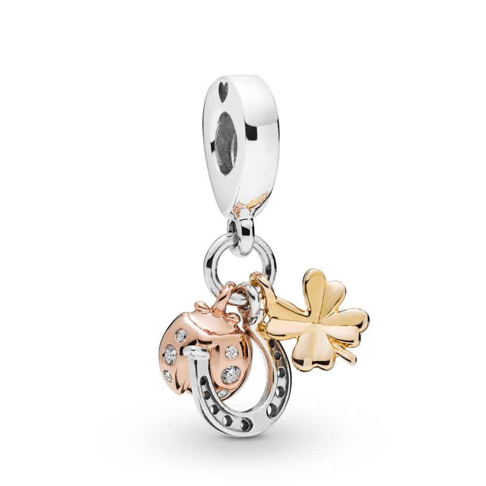Charm pendant Fer à Cheval, Trèfle et Coccinelle 59€ - 798717C01 Charm pendant Fer à Cheval, Trèfle et Coccinelle 59€ - 798717C01