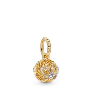 Pendentif Papillon ajouré en PANDORA Shine 59€ - 367896 Pendentif Papillon ajouré en PANDORA Shine 59€ - 367896