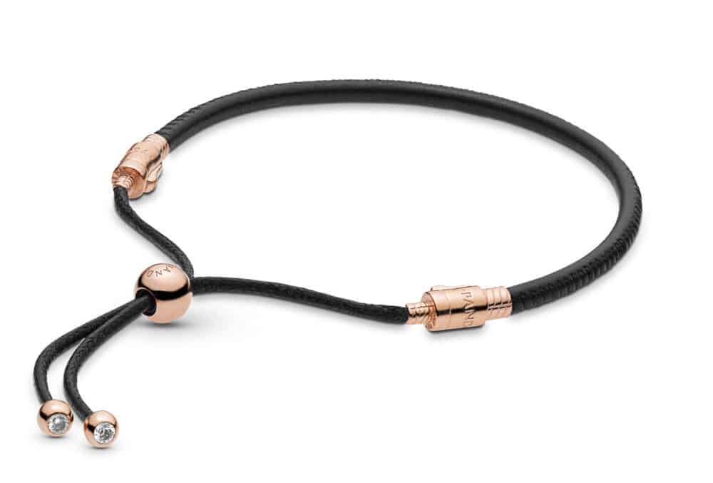 Bracelet Moments Coulissant en Cuir Noir 69€ Bracelet Moments Coulissant en Cuir Noir 69€
