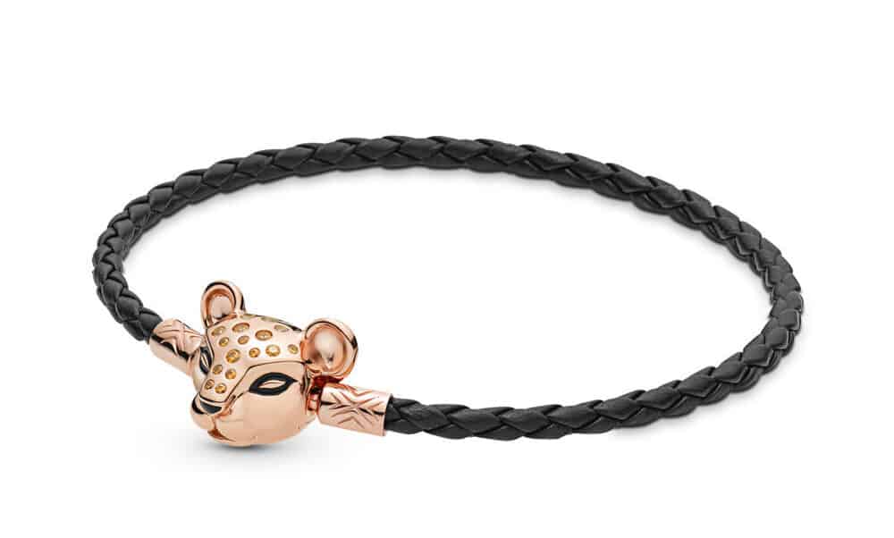 Bracelet Moments en Cuir Tressé Noir et Princesse Lionne Scintillante en Pandora Rose 79€ - 588053CBK Bracelet Moments en Cuir Tressé Noir et Princesse Lionne Scintillante en Pandora Rose 79€ - 588053CBK