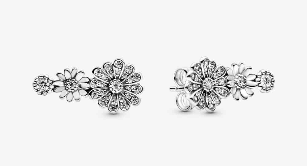 Clous d’Oreilles Trio de Marguerites Scintillantes 49,00 € - 298876C01 Clous d’Oreilles Trio de Marguerites Scintillantes 49,00 € - 298876C01