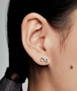 Clous d’Oreilles Infini Scintillants 29,00 € Clous d’Oreilles Infini Scintillants 29,00 €
