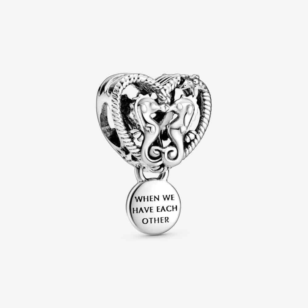 Charm Cœur Hippocampes Ajouré 29,00 € - 798949C00 Charm Cœur Hippocampes Ajouré 29,00 € - 798949C00