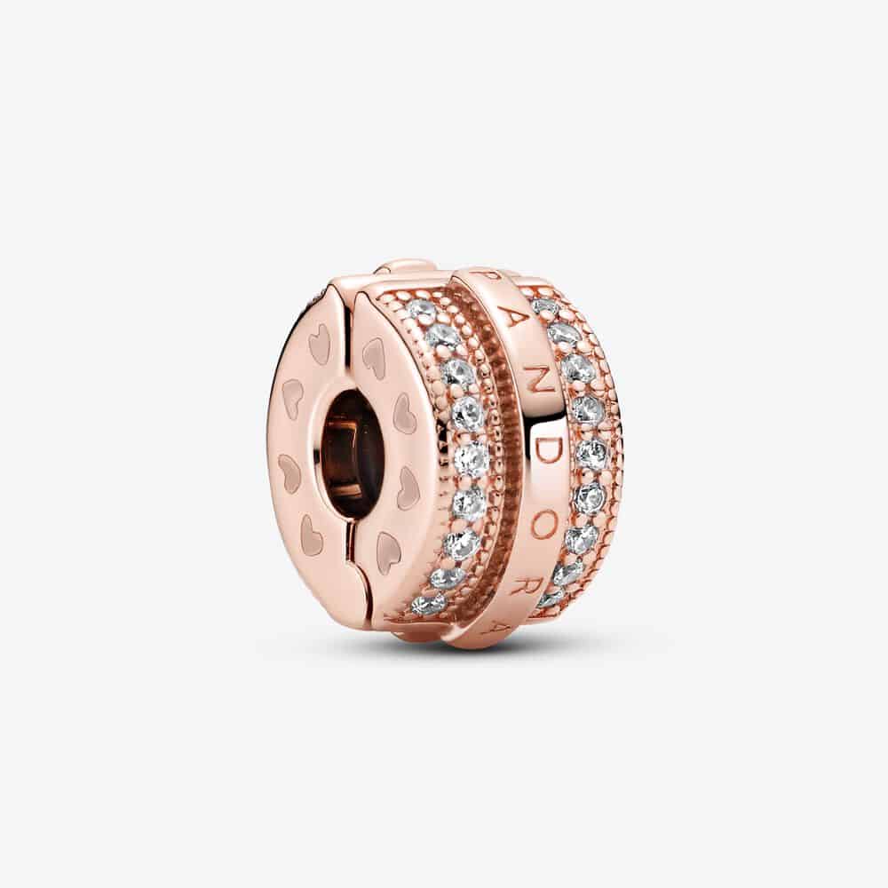 Charm Clip Lignes Pavé & Logo Scintillant 59,00 € - 789042C01 Charm Clip Lignes Pavé & Logo Scintillant 59,00 € - 789042C01