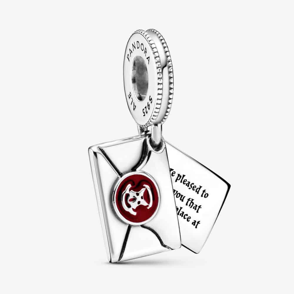 Charm Pendant Harry Potter, Lettre d'Admission à Poudlard 49,00 € - 799125C01 Charm Pendant Harry Potter, Lettre d'Admission à Poudlard 49,00 € - 799125C01