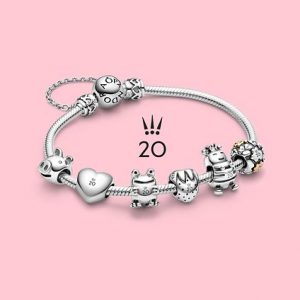 L''ensemble des charms des 20 ans sur le bracelet! L''ensemble des charms des 20 ans sur le bracelet!