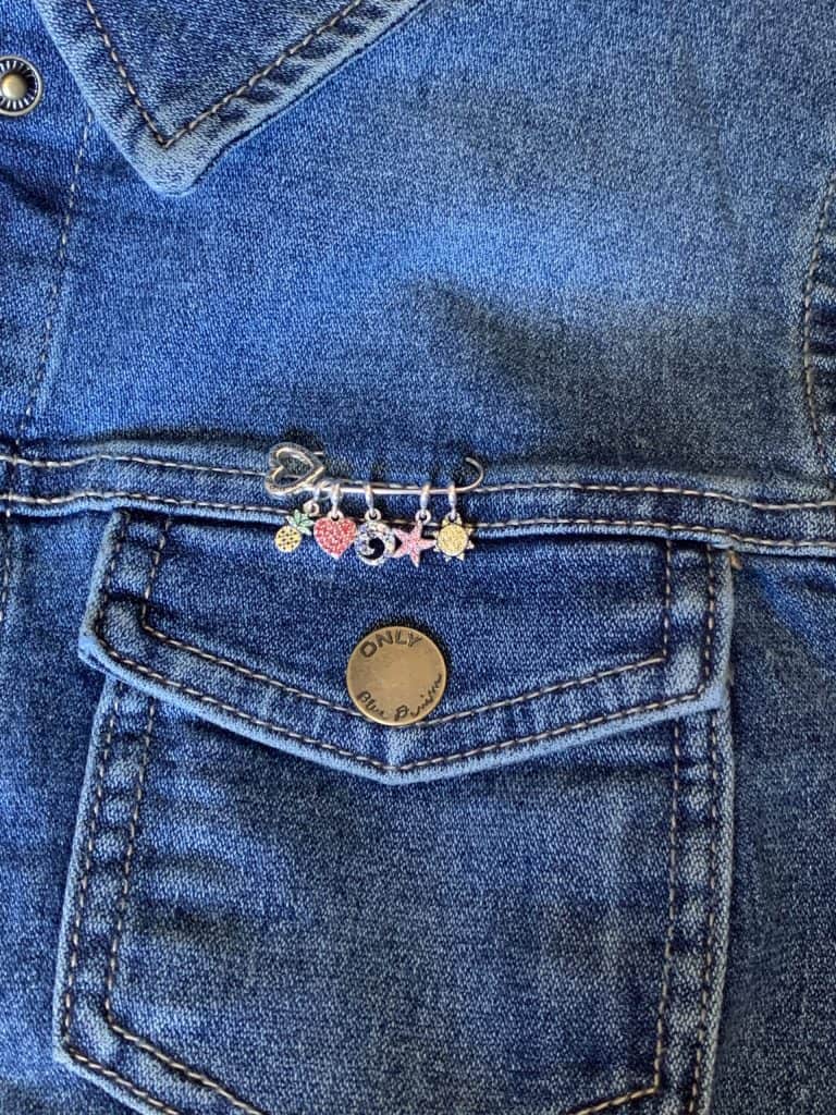 Mon épingle Pandora Me avec les charms de la collection été Mon épingle Pandora Me avec les charms de la collection été