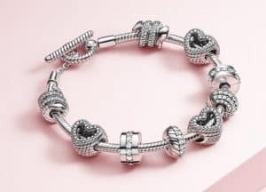 Collection Automne 2020 Pandora : Maille serpent, Signature et Pandora O