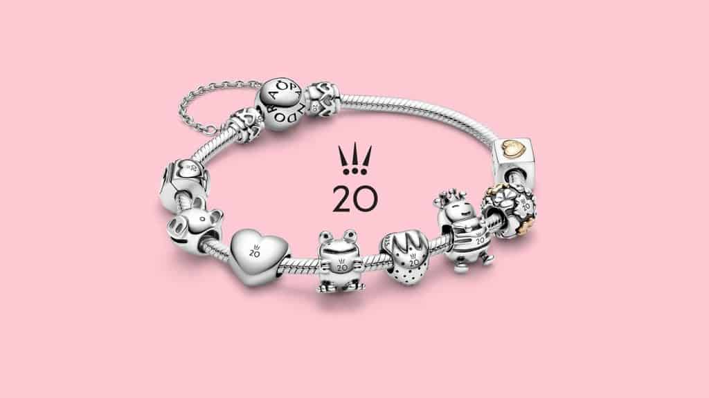 L'ensemble de la collection jusqu'en septembre sur bracelet L'ensemble de la collection jusqu'en septembre sur bracelet
