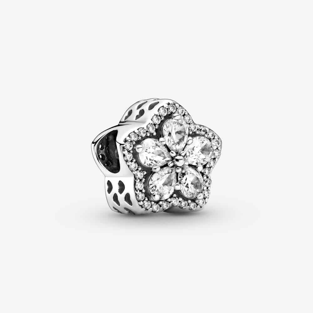 Charm Pavé Flocon de Neige Scintillant 69,00 € - 799224C01 Charm Pavé Flocon de Neige Scintillant 69,00 € - 799224C01