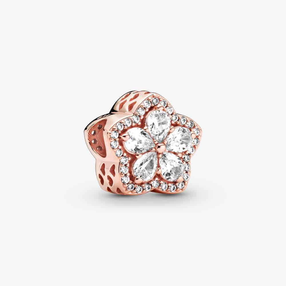 Charm Pavé Flocon de Neige Scintillant 79,00 € - 789224C01 Charm Pavé Flocon de Neige Scintillant 79,00 € - 789224C01