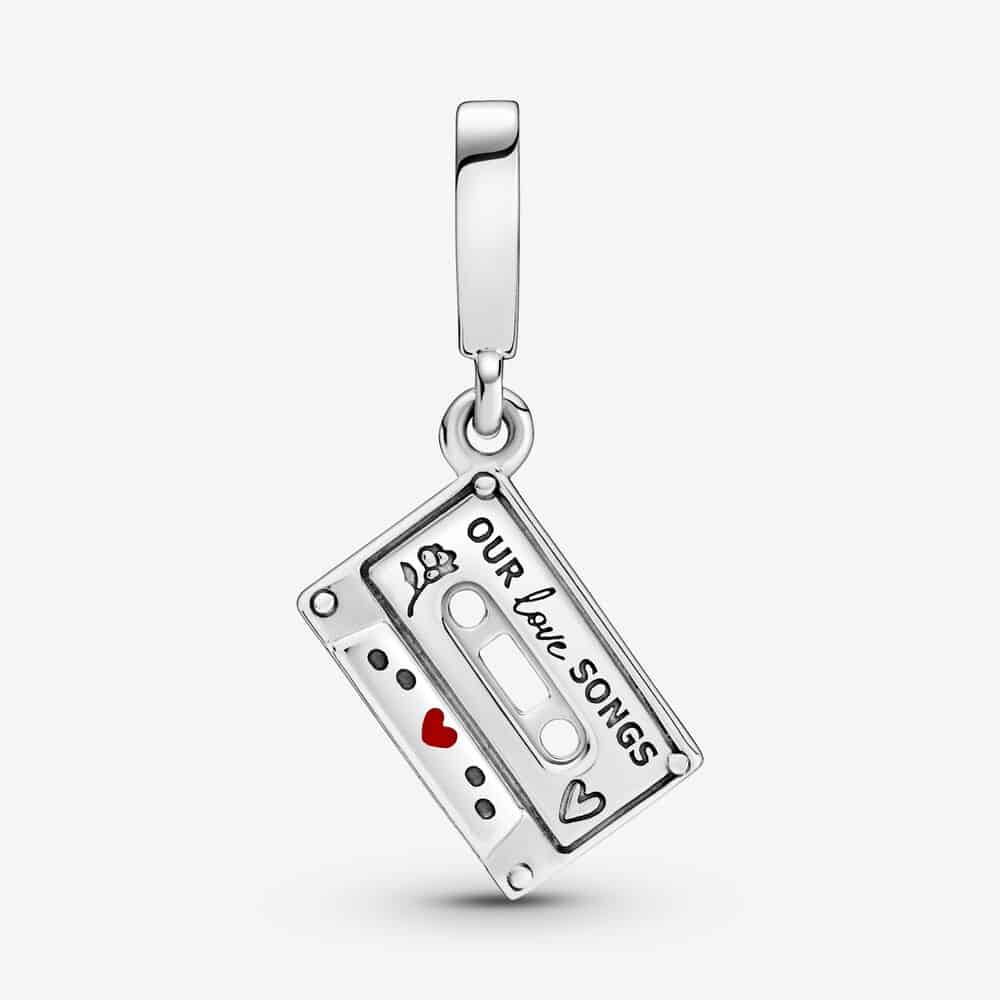 Dos du Charm Pendant Cassette Vintage 39,00 € - 799295C01 Dos du Charm Pendant Cassette Vintage 39,00 € - 799295C01