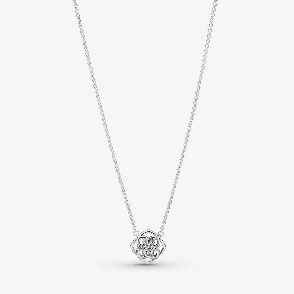 Collier Pétales de Rose 69,00 € – 399370C01 Collier Pétales de Rose 69,00 € – 399370C01