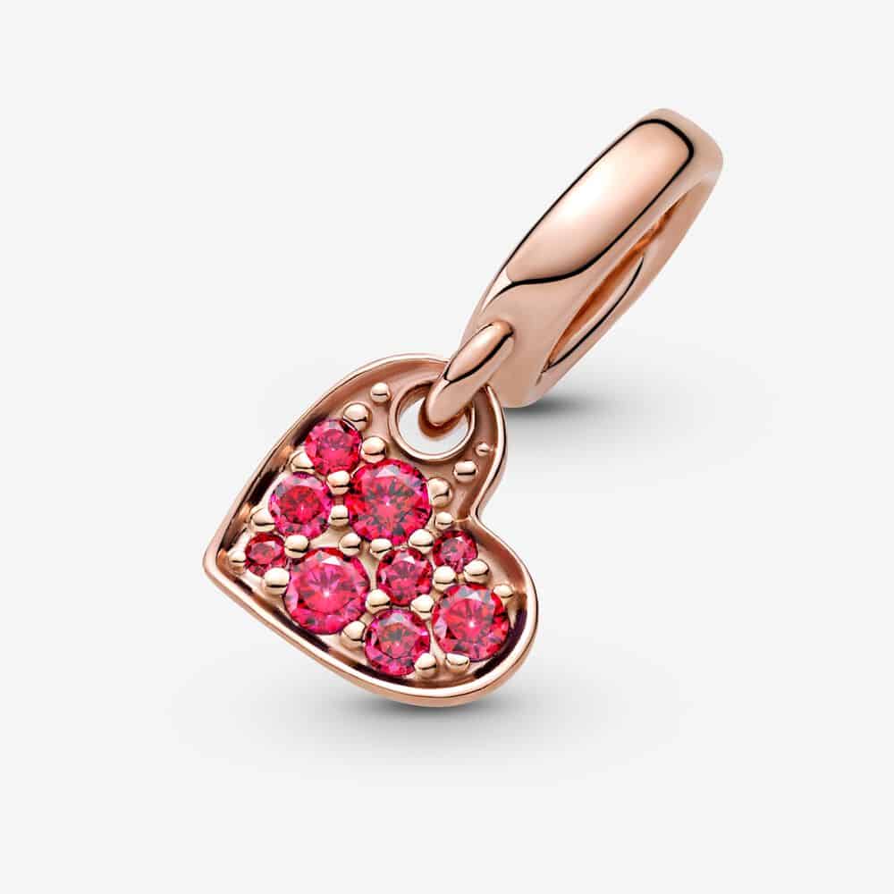 Charm Pendant Cœur Incliné Pavé Rouge 39,00 € - 789404C02 Charm Pendant Cœur Incliné Pavé Rouge 39,00 € - 789404C02