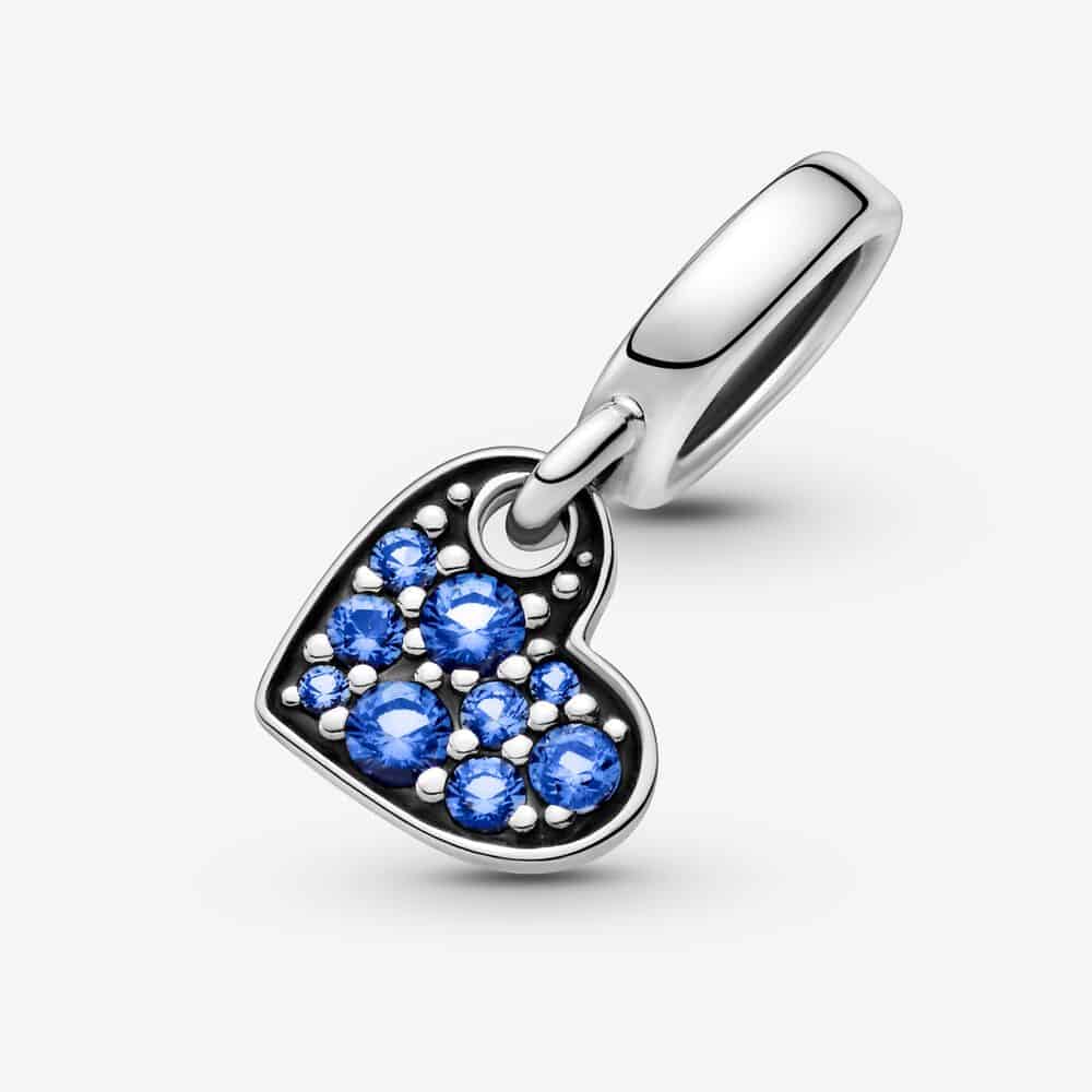 Charm Pendant Cœur Incliné Pavé Bleu Stellaire 29,00 € - 799404C01 Charm Pendant Cœur Incliné Pavé Bleu Stellaire 29,00 € - 799404C01