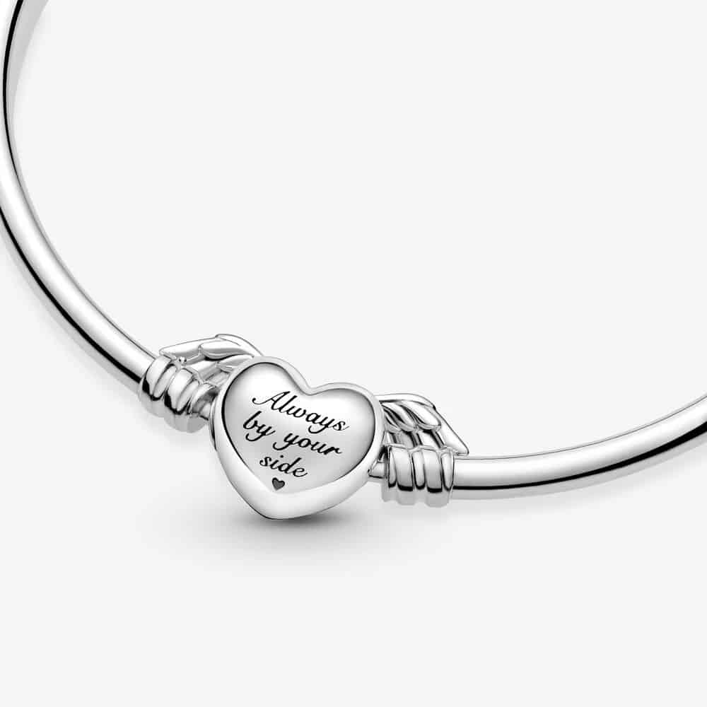 Détails du fermoir Bracelet Jonc Cœur Ailé Pandora Moments Détails du fermoir Bracelet Jonc Cœur Ailé Pandora Moments