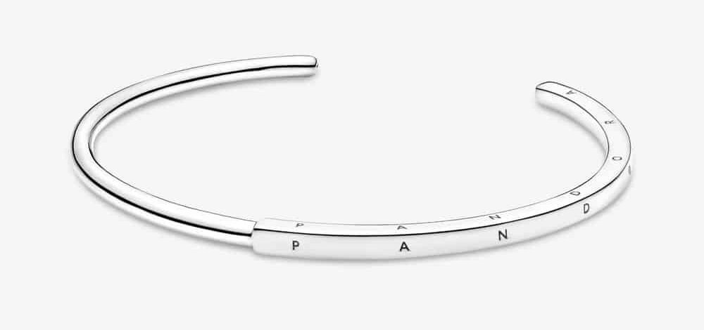 Bracelet Jonc I-D Pandora Signature 79,00 € – 599493C00 Bracelet Jonc I-D Pandora Signature 79,00 € – 599493C00