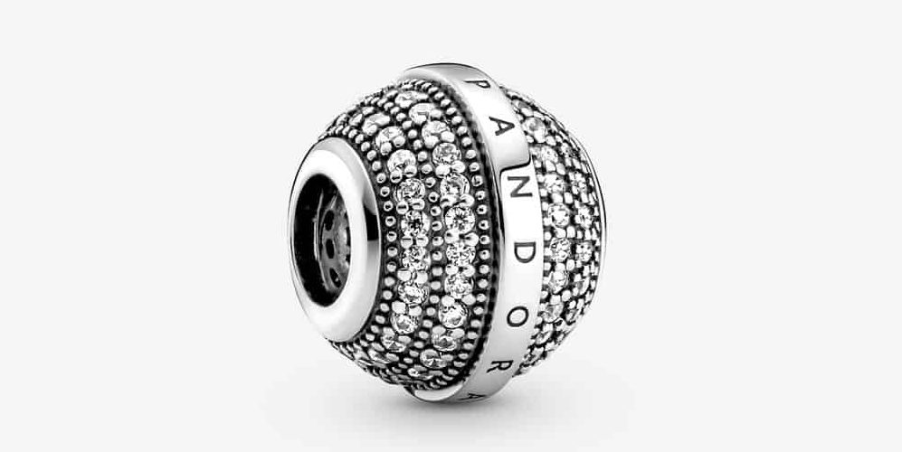 Charm Pavé et Logo 59,00 € – 799489C01 Charm Pavé & Logo 59,00 € – 799489C01