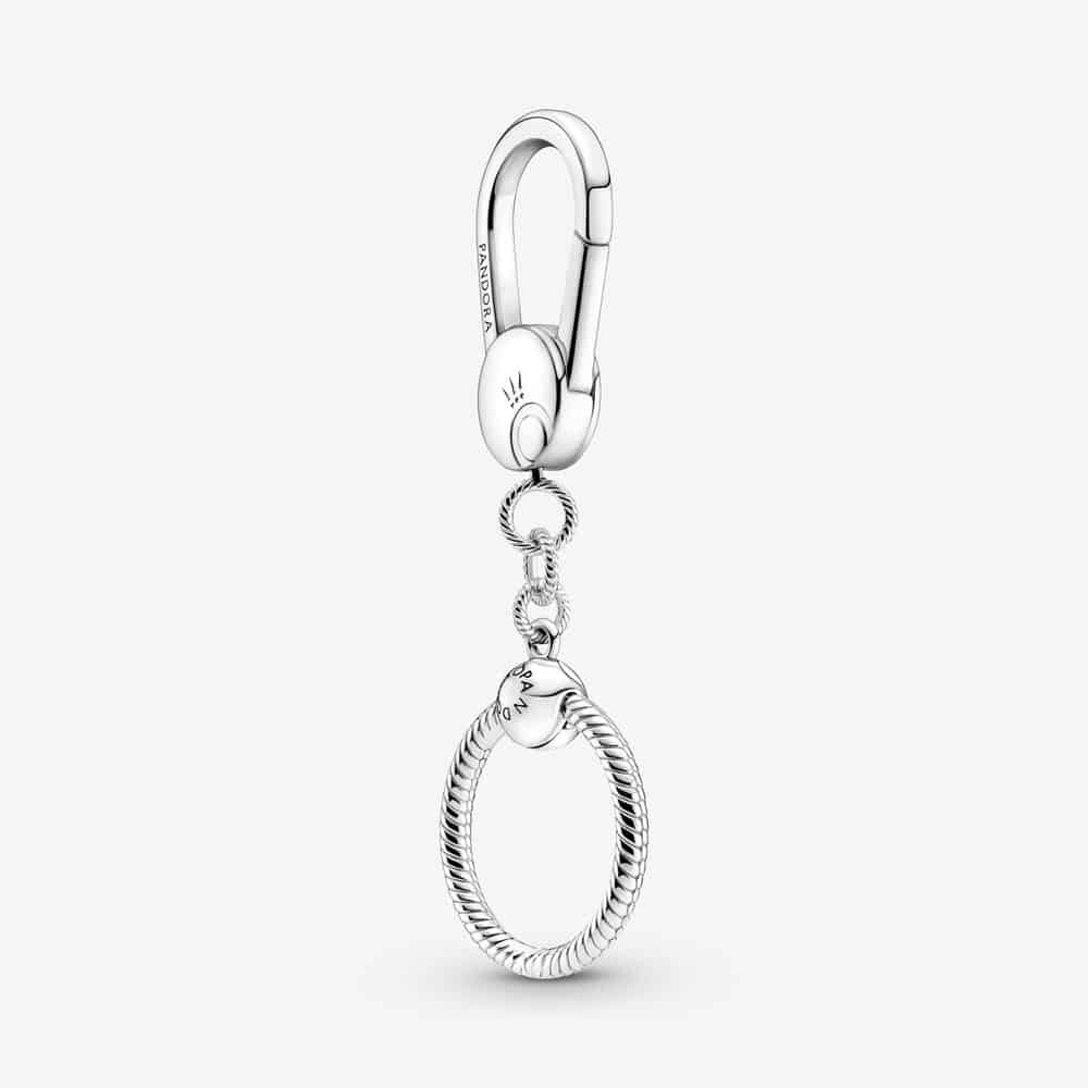 Petit Porte-Charms pour Sac Pandora Moments 69,00 € - 399567C00 Petit Porte-Charms pour Sac Pandora Moments 69,00 € - 399567C00