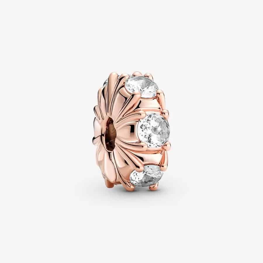 Charm Clip Scintillant à Griffes Allongées 59,00 € - 790046C01 Charm Clip Scintillant à Griffes Allongées 59,00 € - 790046C01
