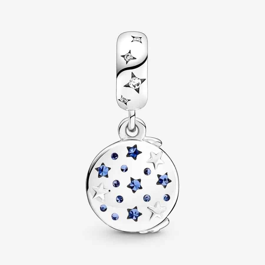 Charm Pendant Double Le Père Noël Sur La Lune - 49€ - 769648C01 Charm Pendant Double Le Père Noël Sur La Lune - 49€ - 769648C01