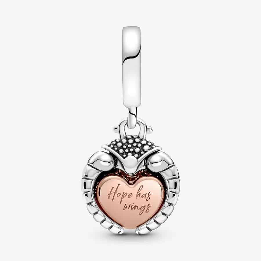 Dos du Charm Pendant Coccinelle et Cœur Club Pandora 2022 - 69,00 € - 780072C01 Dos du Charm Pendant Coccinelle & Cœur Club Pandora 2022 - 69,00 € - 780072C01