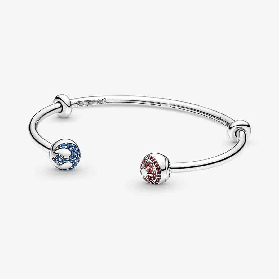 Bracelet Jonc Ouvert Pandora Moments Star Wars™ Logo Côté Clair & Côté Obscur 99,00 € - 591139C01 Bracelet Jonc Ouvert Pandora Moments Star Wars™ Logo Côté Clair & Côté Obscur 99,00 € - 591139C01