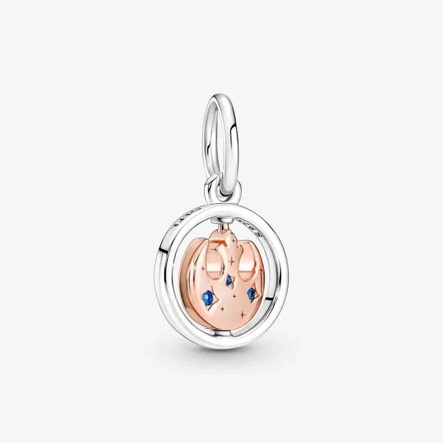 Pendentif Star Wars™ Symbole de l’Alliance Rebelle™ Pivotant 69,00 € - 390789C01 Pendentif Star Wars™ Symbole de l’Alliance Rebelle™ Pivotant 69,00 € - 390789C01