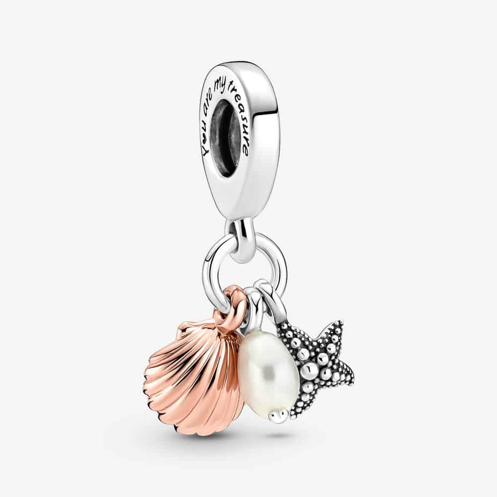 Charm Pendant Triple Perle de Culture d’Eau Douce, Étoile de Mer et Coquillage 59,00 € - 781690C01 Charm Pendant Triple Perle de Culture d’Eau Douce, Étoile de Mer et Coquillage 59,00 € - 781690C01