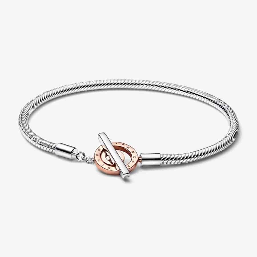 Bracelet Maille Serpent Fermoir en T Bicolore Pandora Signature 79,00 € - 582309C00 Bracelet Maille Serpent Fermoir en T Bicolore Pandora Signature 79,00 € - 582309C00