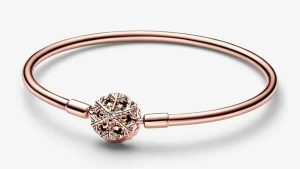 Bracelet Jonc Fermoir Flocon de Neige Scintillant Pandora Moments Or Rose Offert dès 229€ d'achats.