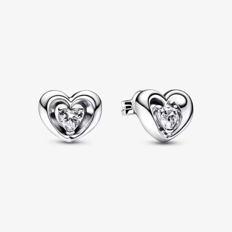 Clous d’Oreilles Charm Cœur Rayonnant & Pierre Flottante 49,00 € - 292500C01 Clous d’Oreilles Charm Cœur Rayonnant & Pierre Flottante 49,00 € - 292500C01