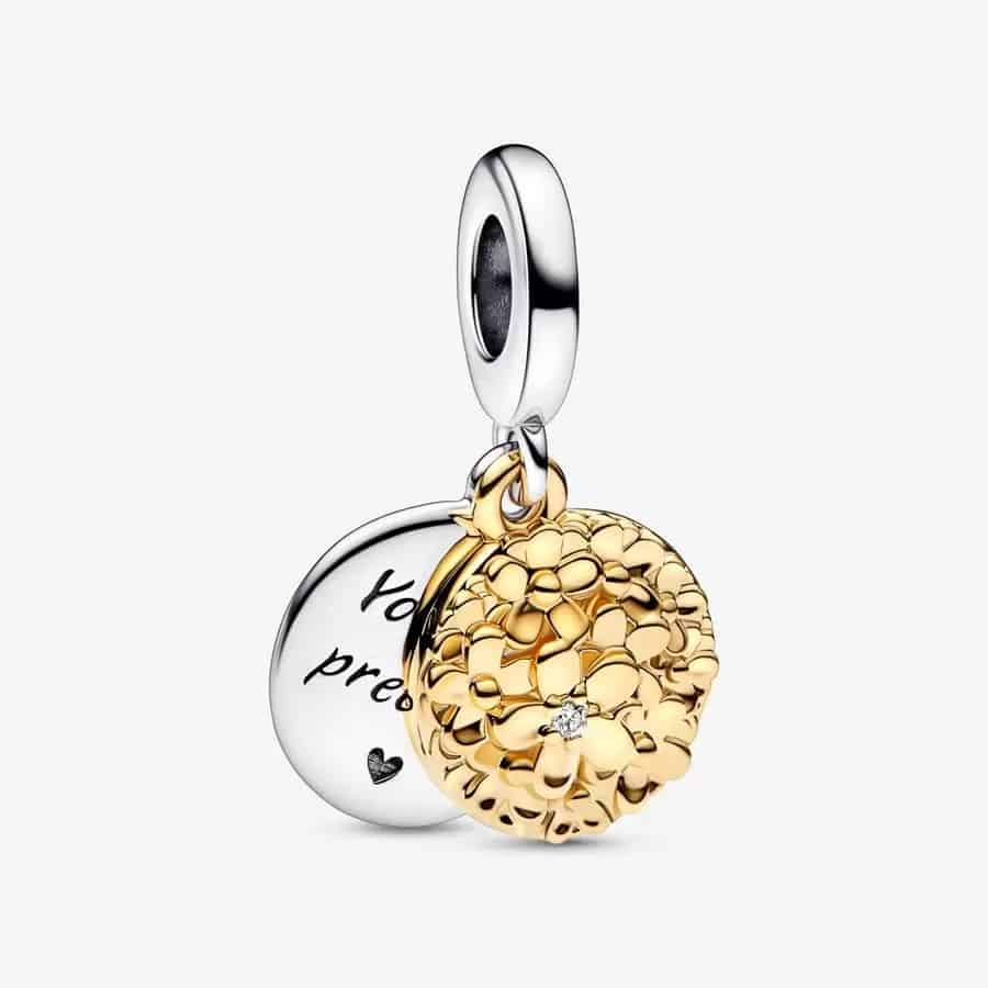 Charm Pendant Double Marguerite Bicolore My Pandora 79,00 € - 76234101C Charm Pendant Double Marguerite Bicolore My Pandora 79,00 € - 76234101C
