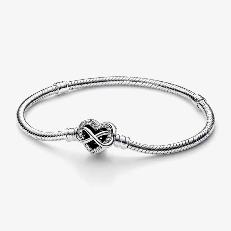 Bracelet Maille Serpent Fermoir Cœur Infini Scintillant Pandora Moments 69,00 € - 592645C01 Bracelet Maille Serpent Fermoir Cœur Infini Scintillant Pandora Moments 69,00 € - 592645C01