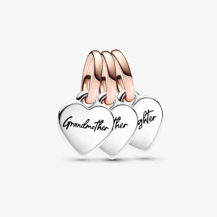 Charm Pendant Triple Famille Génération de Cœurs Séparable Bicolore 69,00 € - 782648C00 Charm Pendant Triple Famille Génération de Cœurs Séparable Bicolore 69,00 € - 782648C00