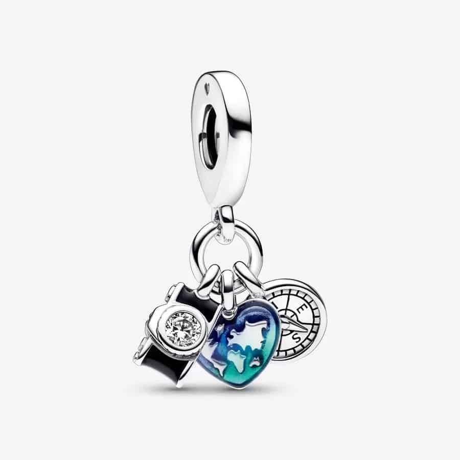 Charm Pendant Triple Appareil Photo, Cœur & Boussole 55,00 € - 792703C01 Charm Pendant Triple Appareil Photo, Cœur & Boussole 55,00 € - 792703C01