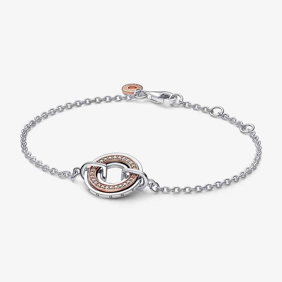 Bracelet Chaîne Pavé et Signature Bimatière Pandora Signature 79,00 € - 582741C01 Bracelet Chaîne Pavé et Signature Bimatière Pandora Signature 79,00 € - 582741C01