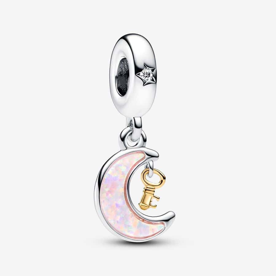 Charm Pendant Clé et Lune Bimatière 59,00 € - 762985C01 Charm Pendant Clé et Lune Bimatière 59,00 € - 762985C01