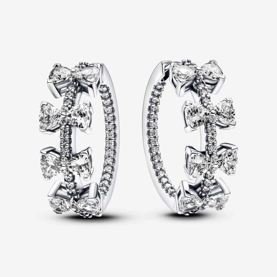 Créoles Rangée de Nœuds Scintillante 139,00 € 293545c01 Créoles Rangée de Nœuds Scintillante 139,00 € 293545c01